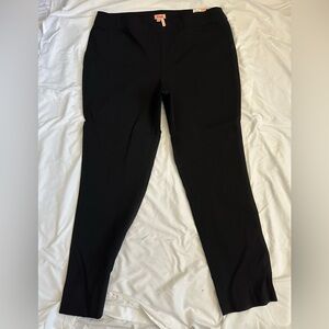EVRI Black Straight Leg Mid Rise Pull On Pants